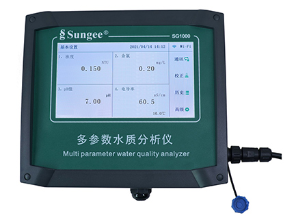 同屏显示浊度和余氯和pH值和电导率（TDS）、触摸屏操作、传感器快插口